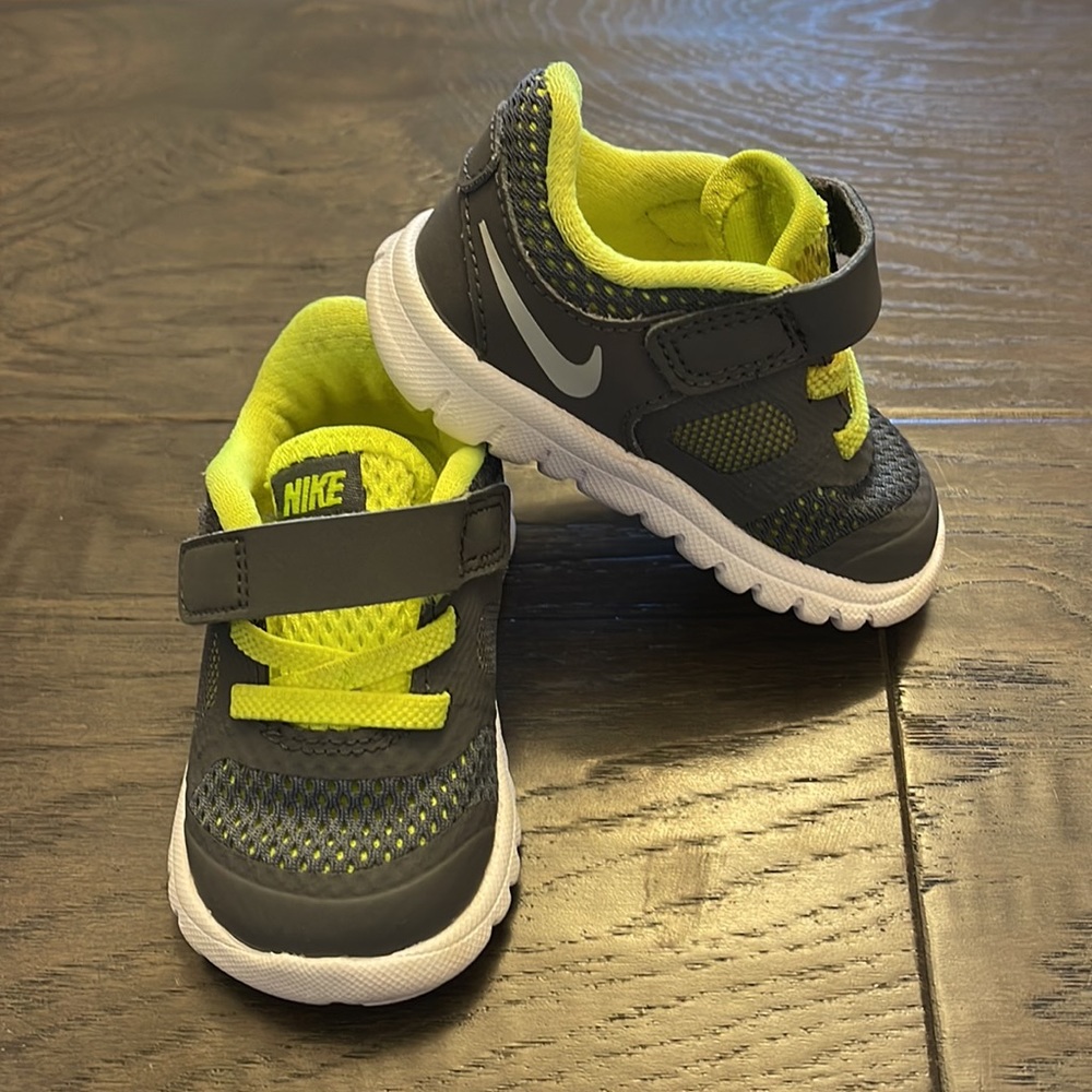 Nike Grey and neon sneakers Green/yellow size 3